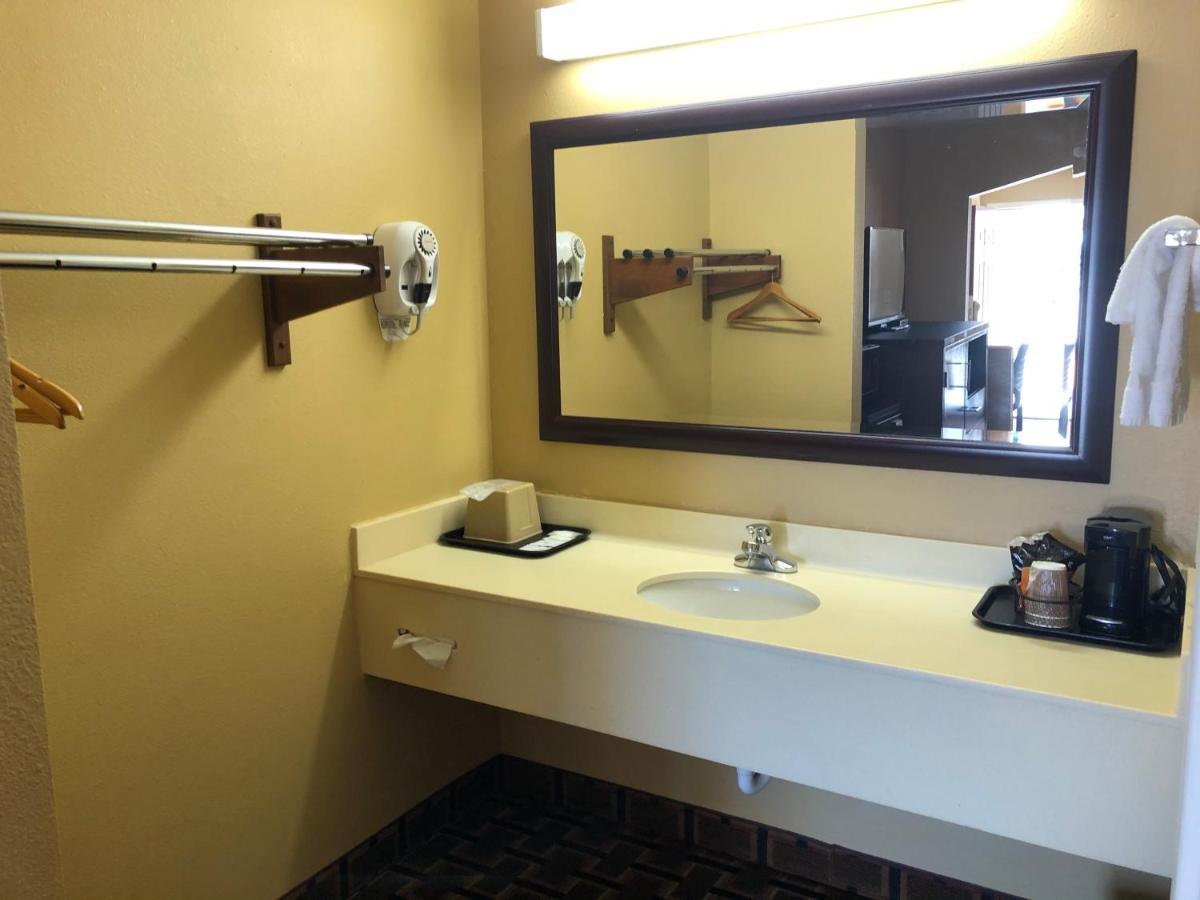 La Grange Executive Inn And Suites Dış mekan fotoğraf